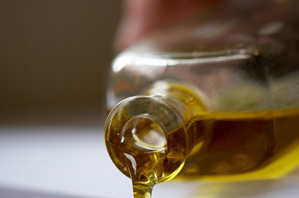 olive_oil_pour_bottle.jpg